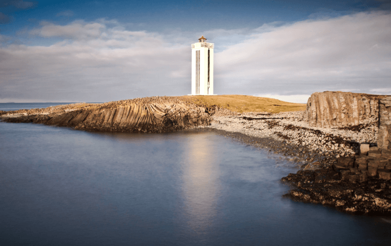 עמודי הבזלת Kálfshamarsviti בצפון איסלנד