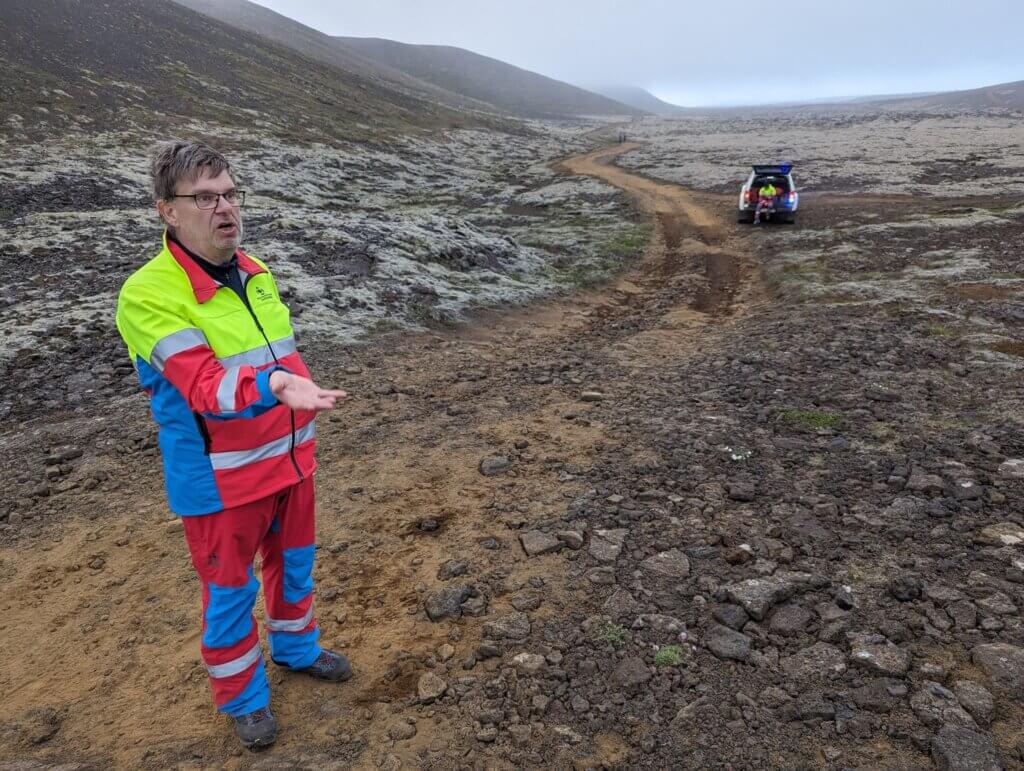צוותי חילוץ והצלה בהר הגעש Litli-Hrutur